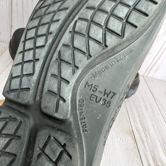 OOFOS Oocloog Recovery Clogs Black Slides Womens Size 7 , Mens Size 5 - Picture 9 of 9